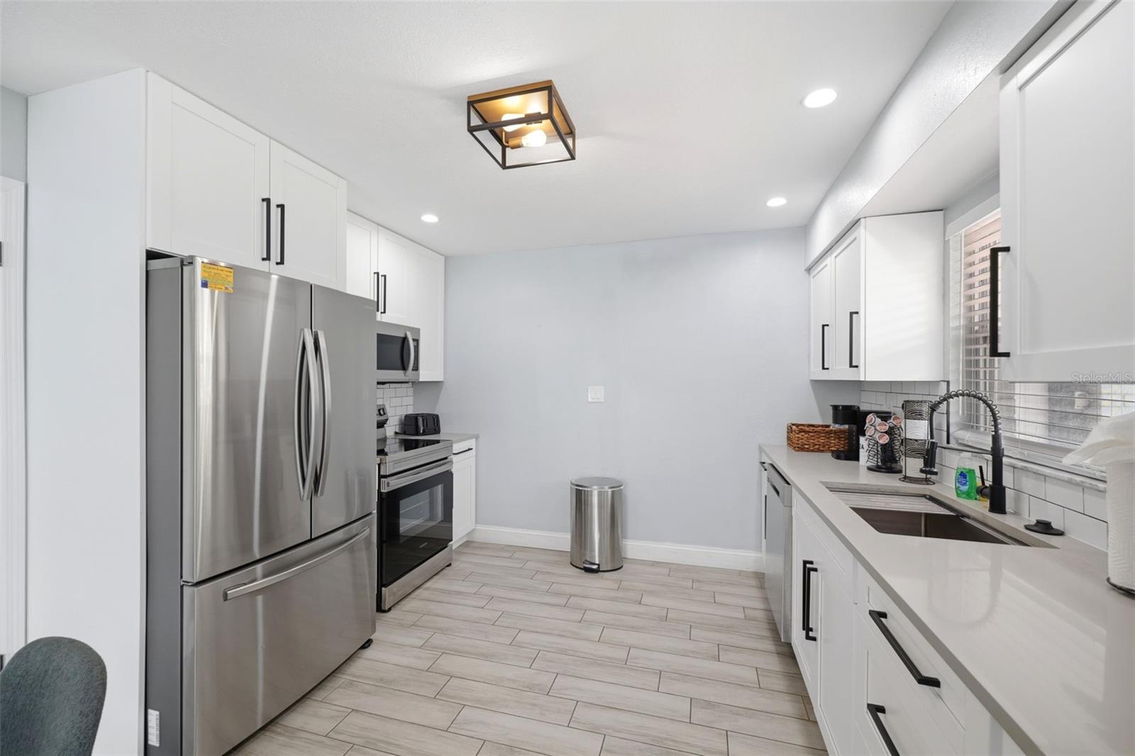 3147 W CORDELIA ST — photo 11