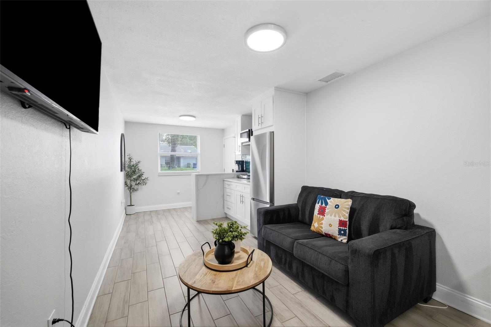 3147 W CORDELIA ST — photo 31