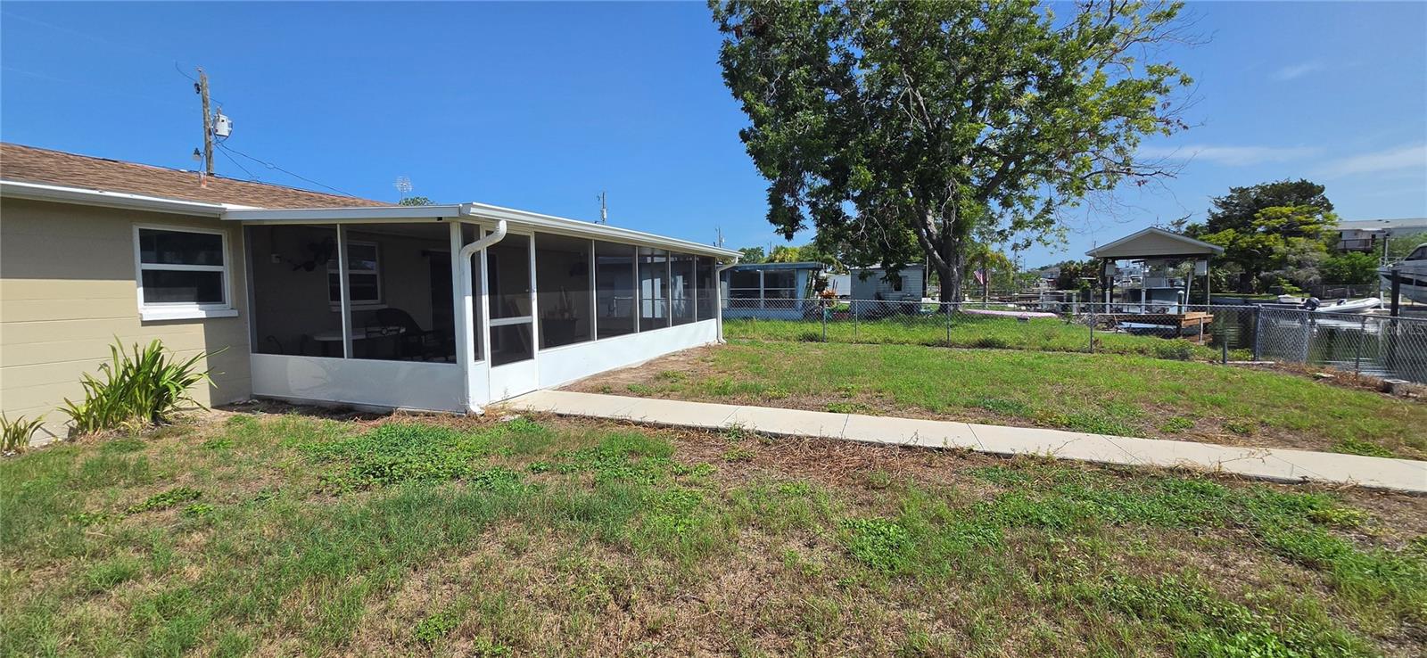 13324 CAROL DR — photo 36
