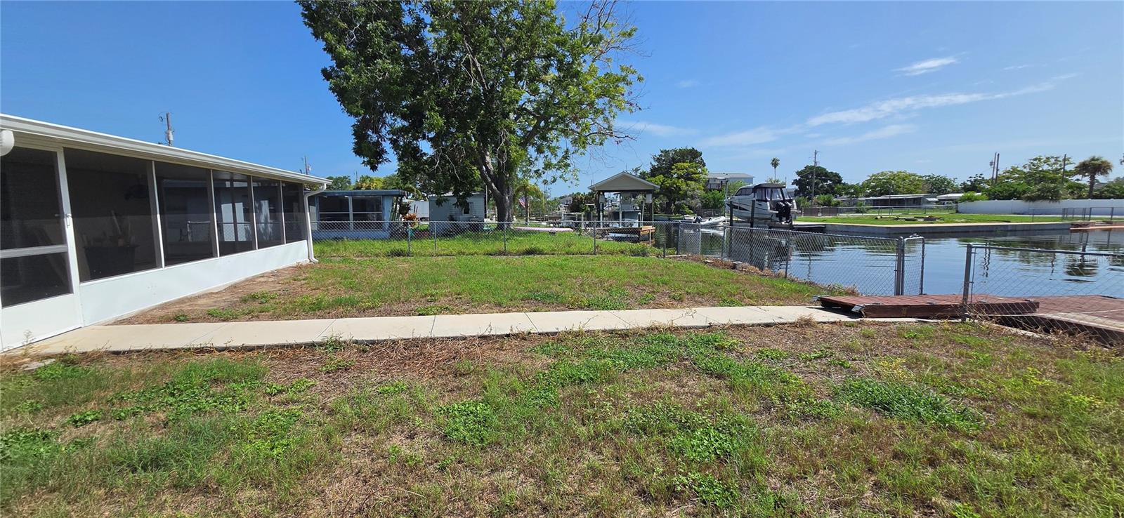 13324 CAROL DR — photo 37