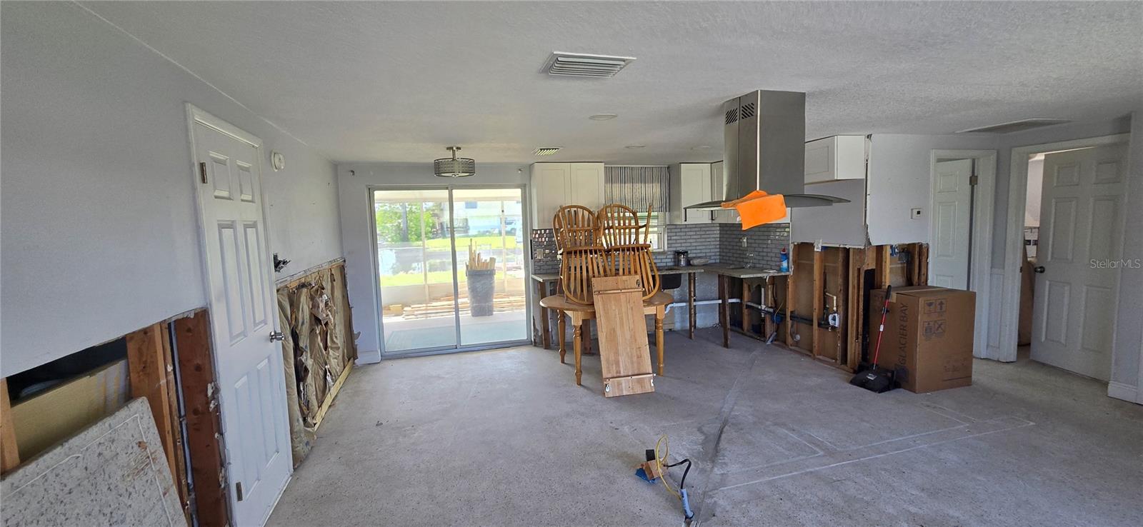 13324 CAROL DR — photo 9