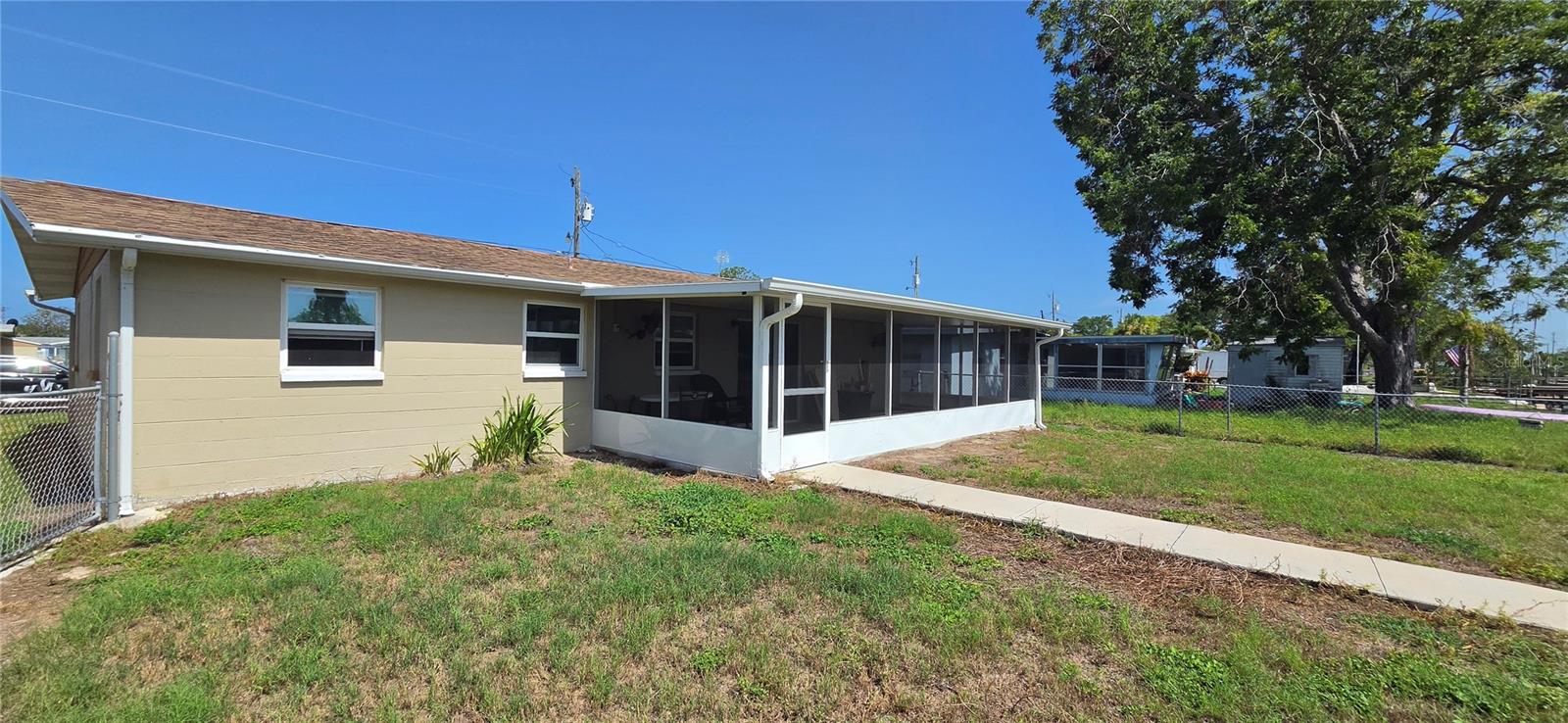 13324 CAROL DR — photo 35