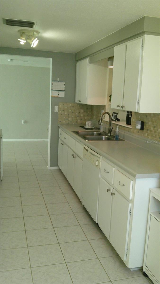 1203 CHANCELLOR DR — photo 12