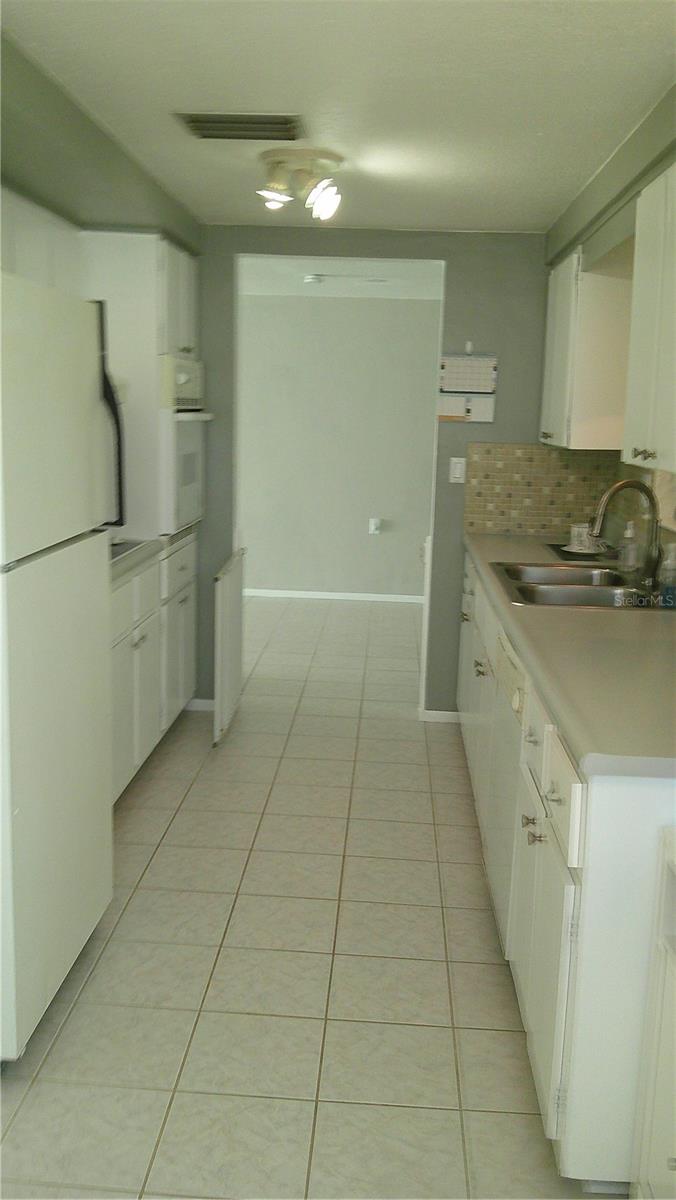 1203 CHANCELLOR DR — photo 13