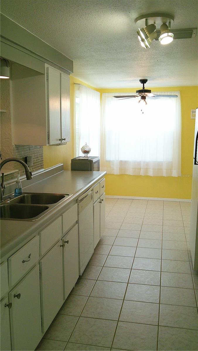 1203 CHANCELLOR DR — photo 11