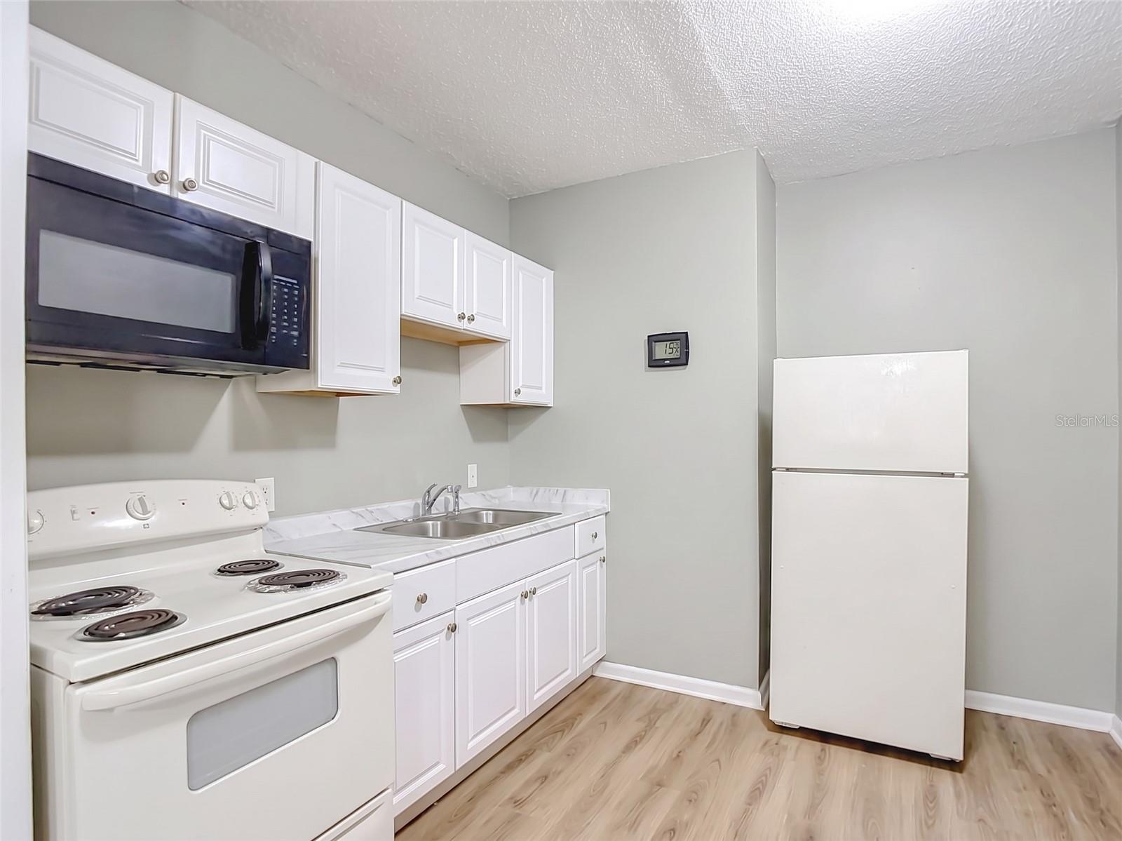 2020 DAVIS ST — photo 15