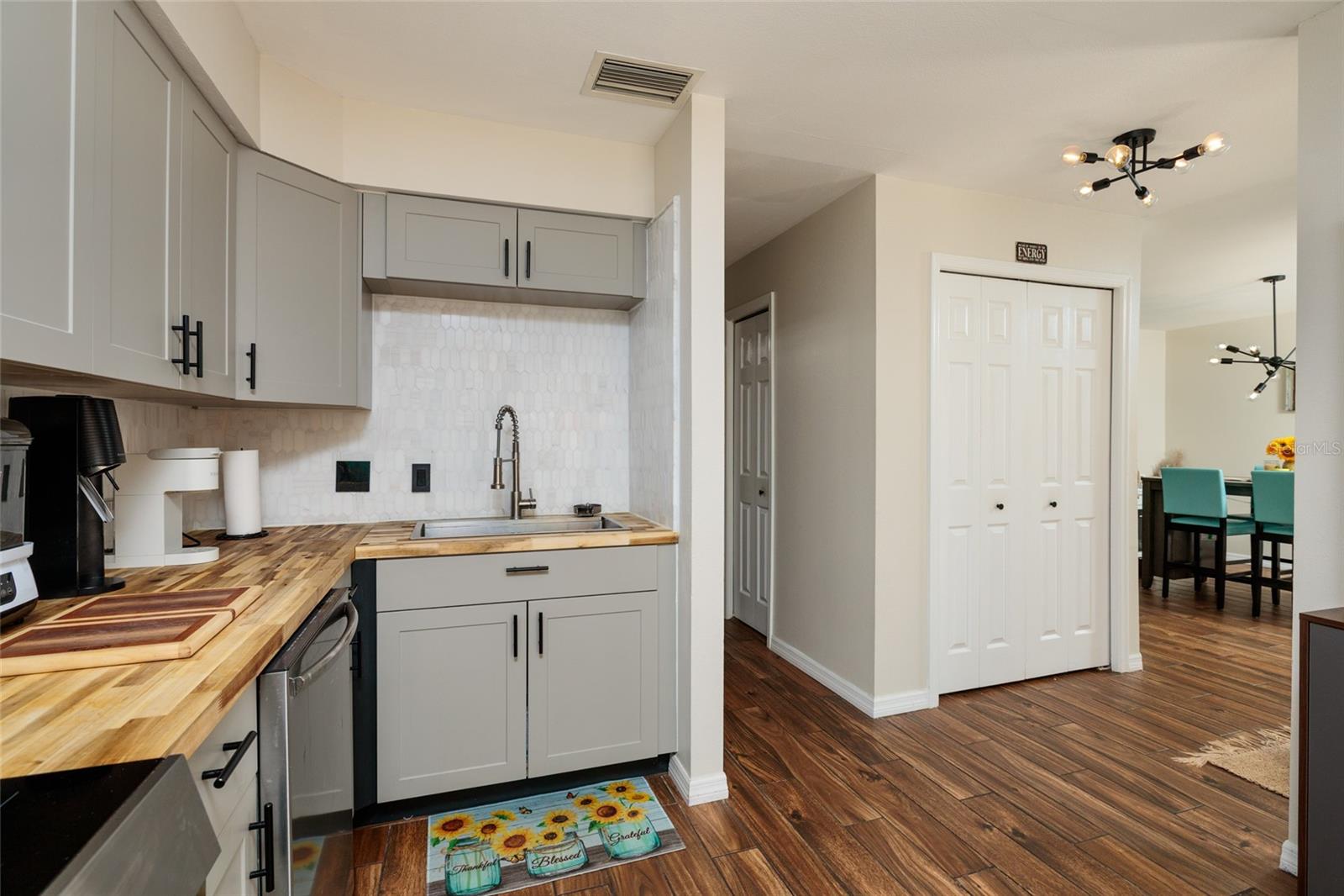 17557 FAIRMEADOW DR — photo 14