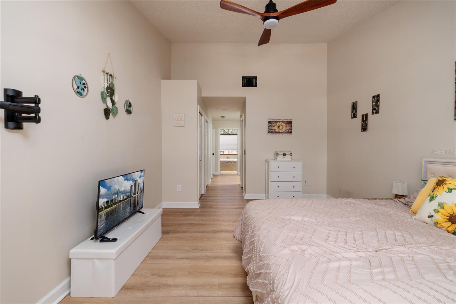 17557 FAIRMEADOW DR — photo 35