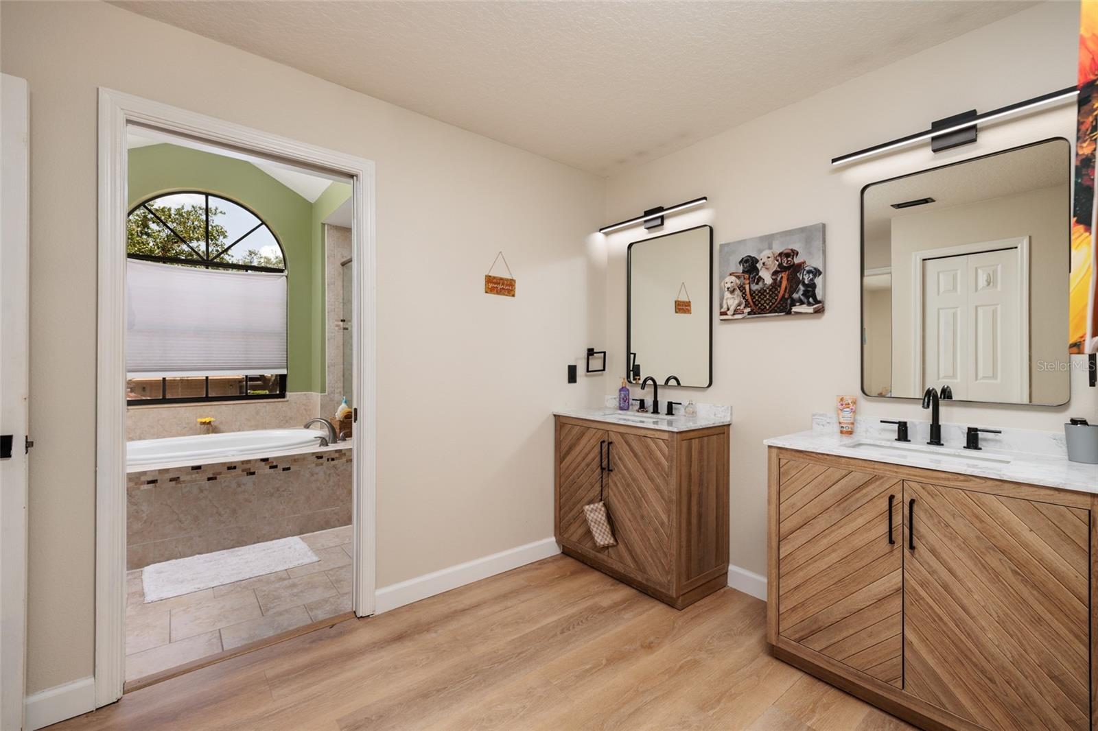 17557 FAIRMEADOW DR — photo 38
