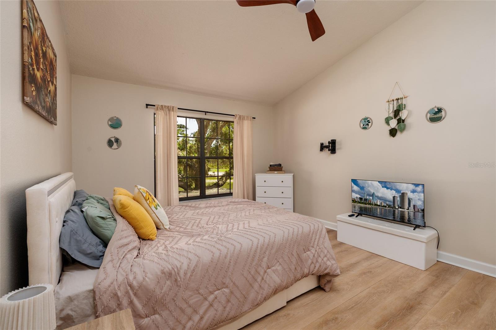 17557 FAIRMEADOW DR — photo 37