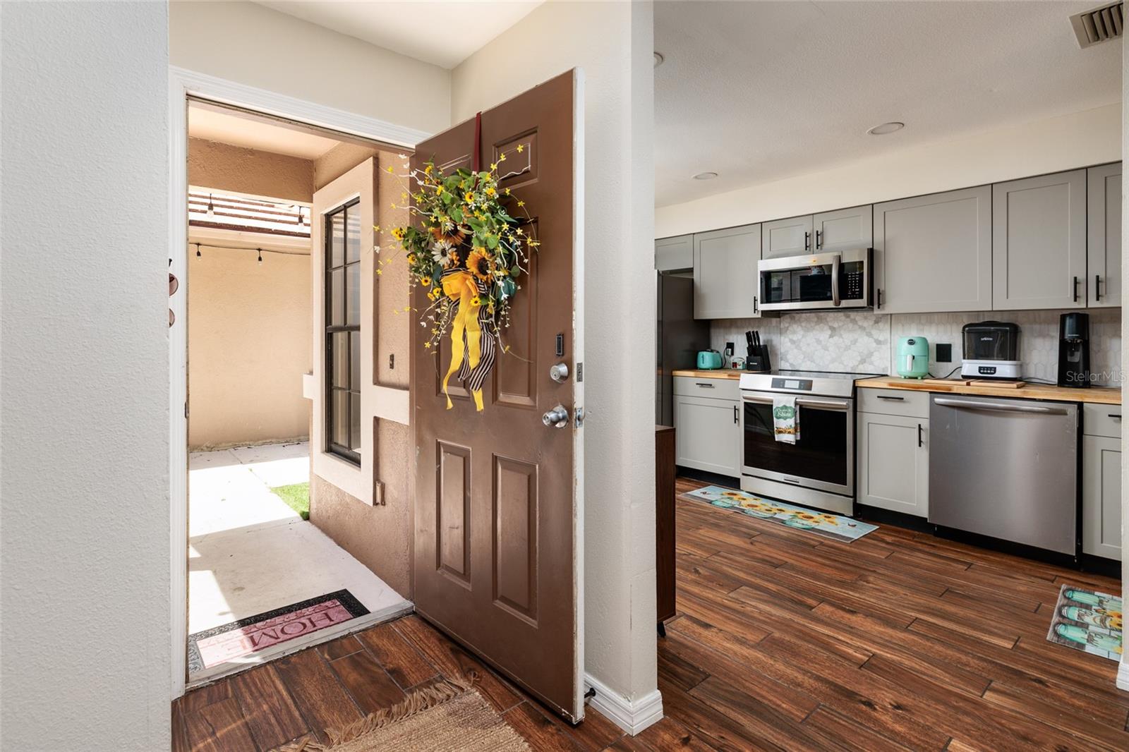 17557 FAIRMEADOW DR — photo 11