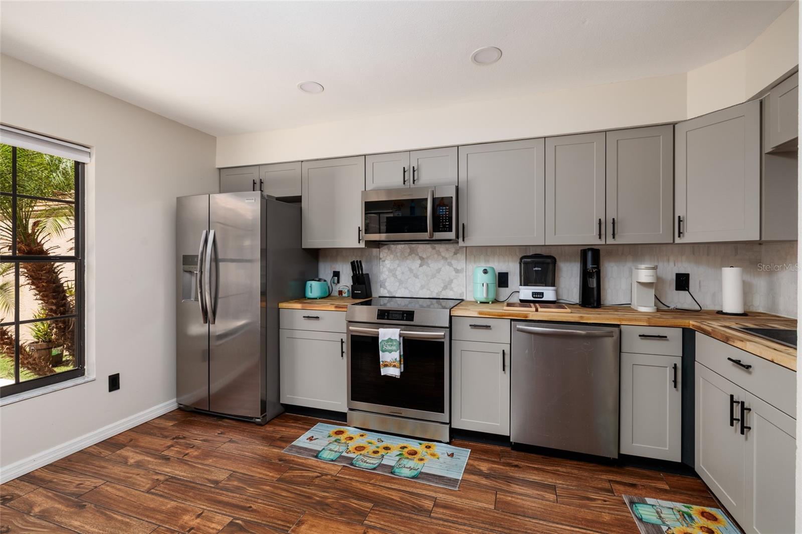 17557 FAIRMEADOW DR — photo 12