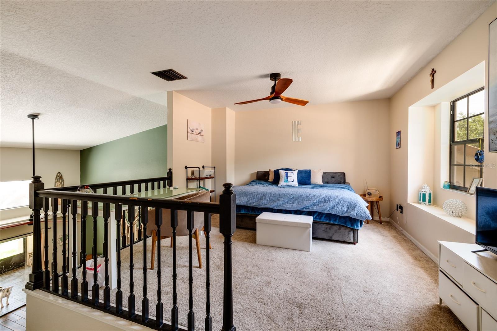 17557 FAIRMEADOW DR — photo 32