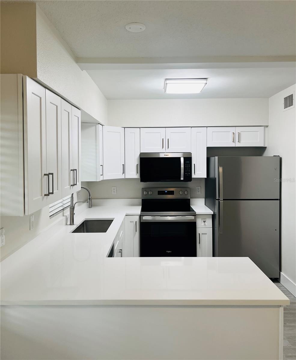300 VENETIAN DR #2 — photo 10