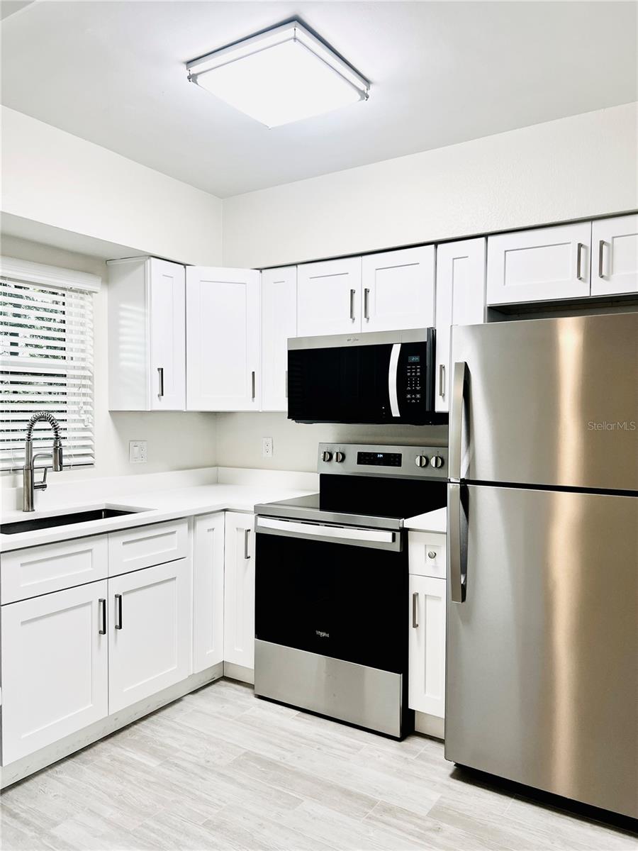 300 VENETIAN DR #2 — photo 9