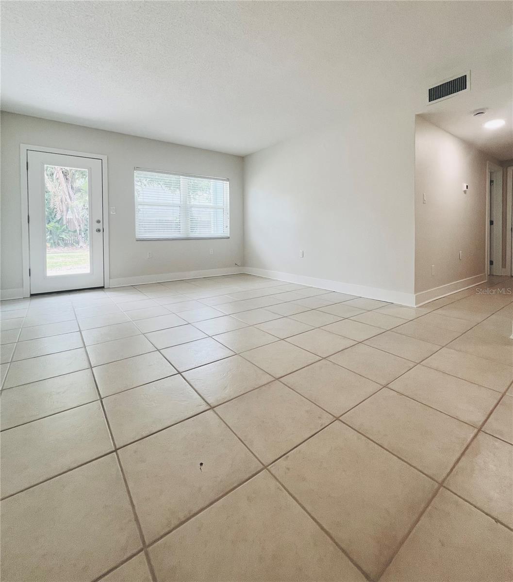 300 VENETIAN DR #3 — photo 12