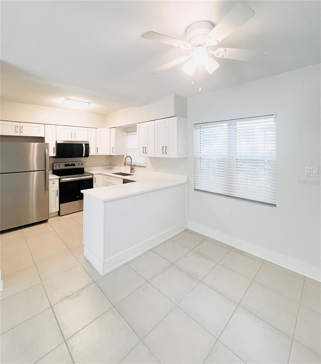 300 VENETIAN DR #3 — photo 10