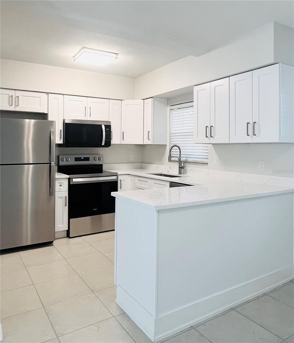300 VENETIAN DR #3 — photo 7
