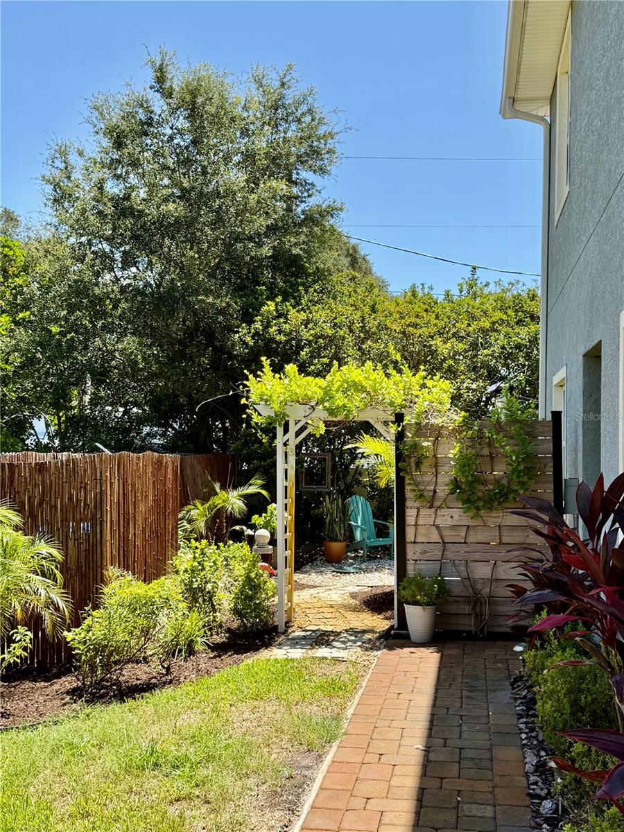 281 ASHLEY CT — photo 4