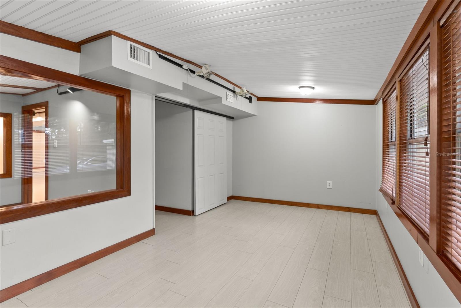 10519 BRIDGEWOOD DR — photo 17