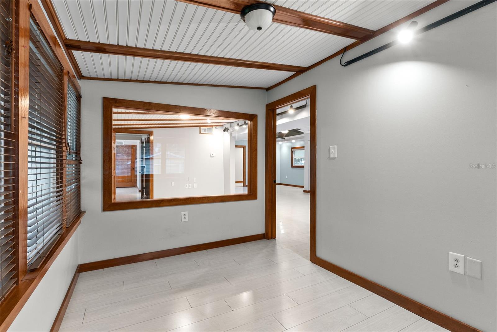 10519 BRIDGEWOOD DR — photo 16