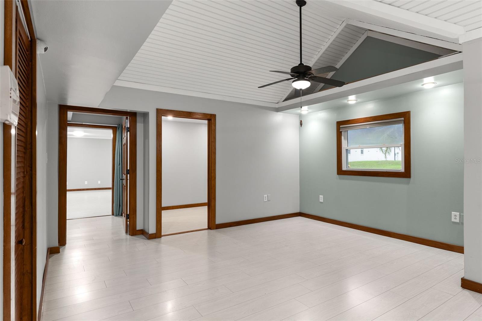 10519 BRIDGEWOOD DR — photo 10