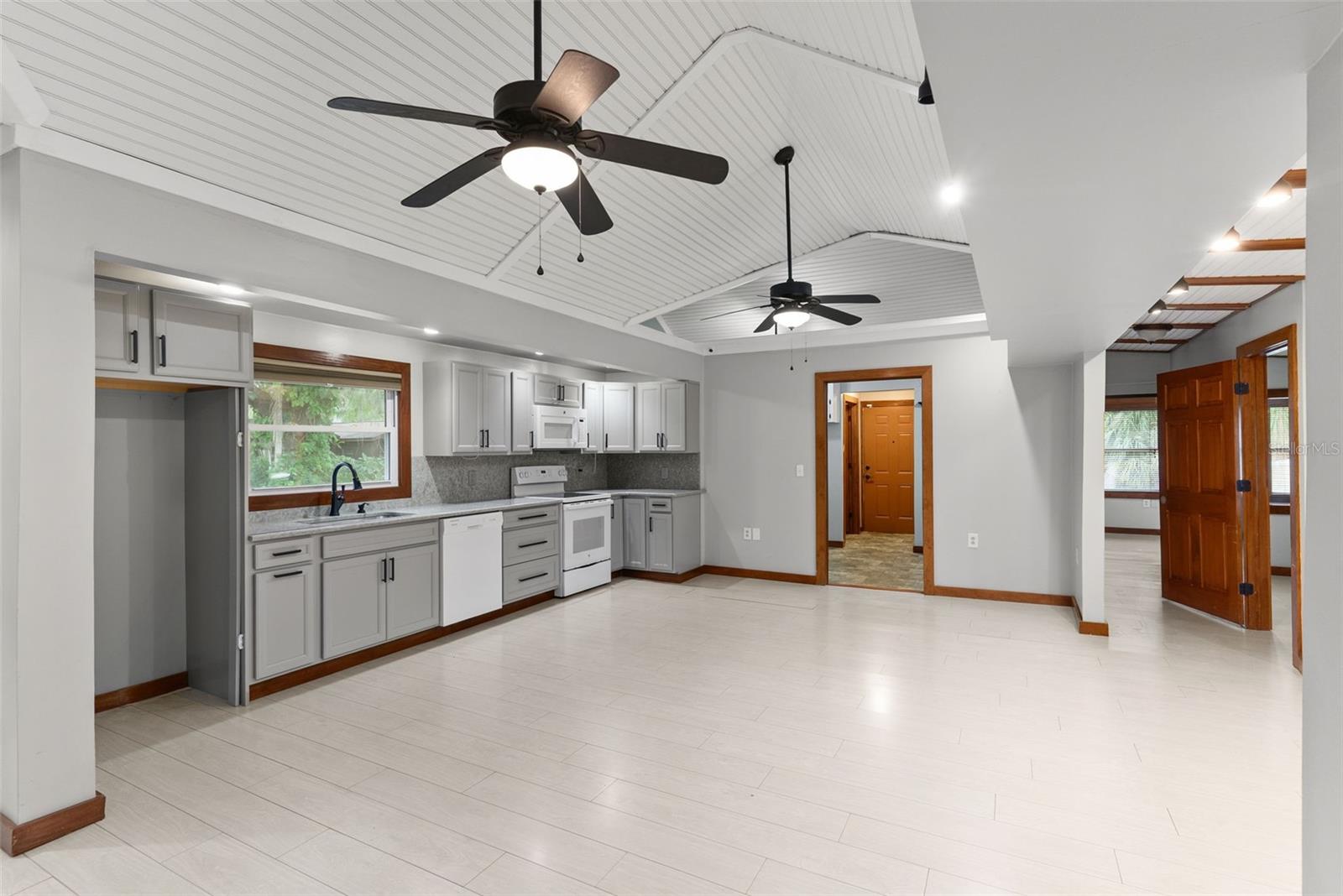 10519 BRIDGEWOOD DR — photo 13