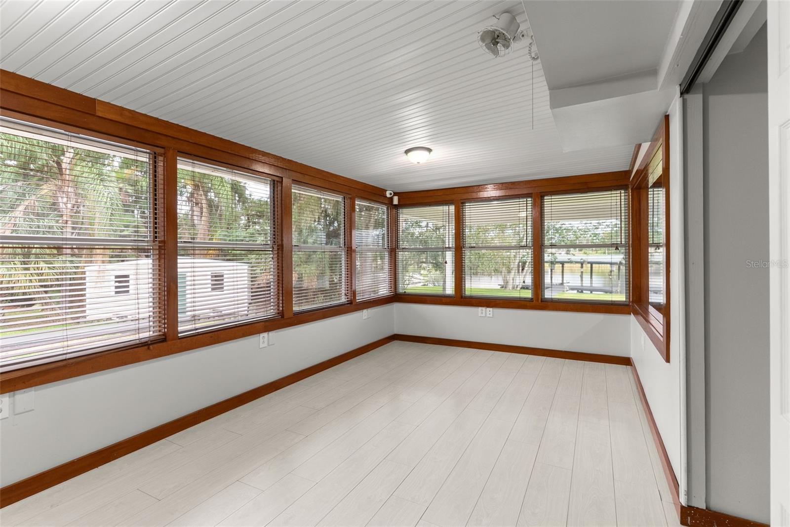 10519 BRIDGEWOOD DR — photo 18