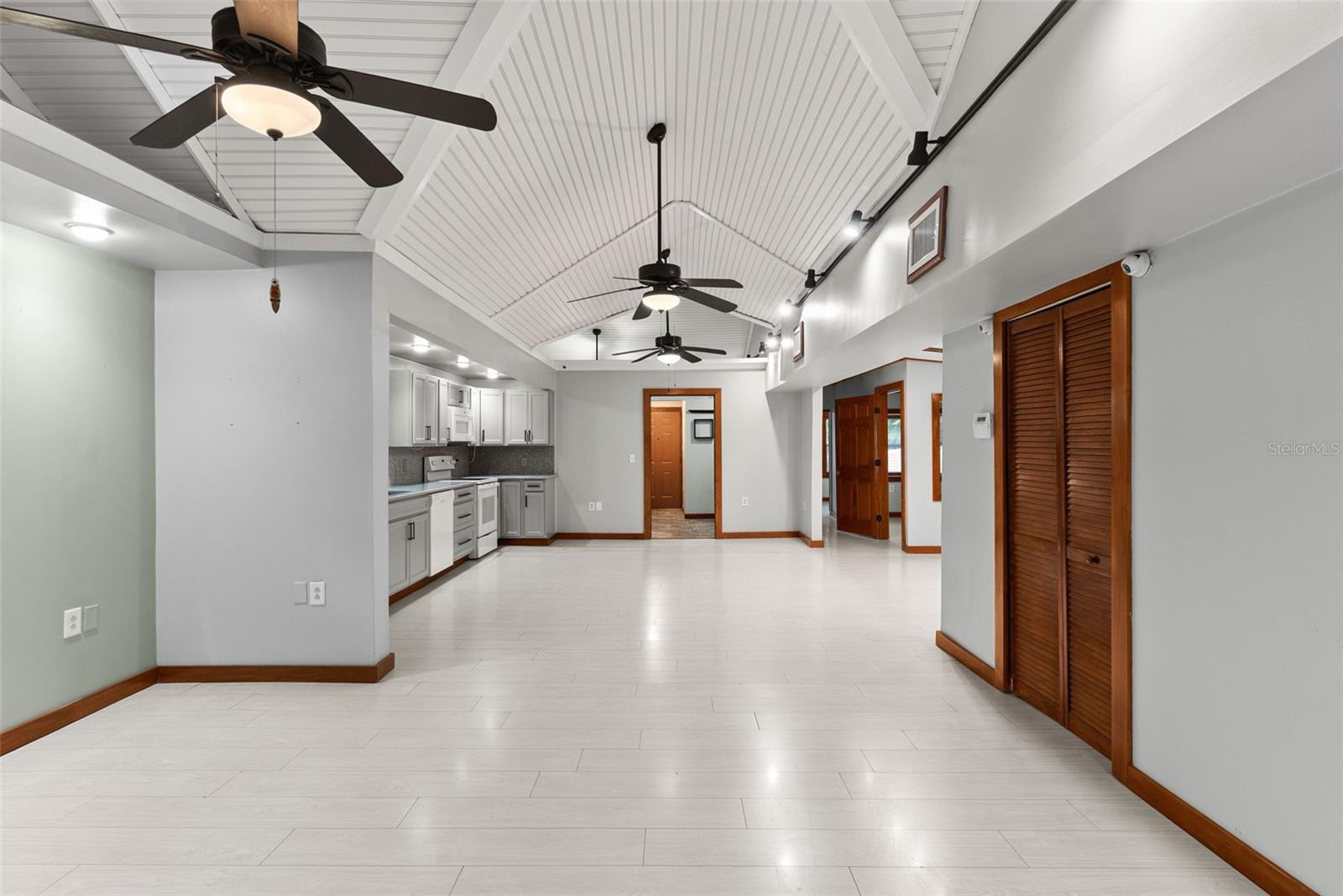 10519 BRIDGEWOOD DR — photo 6