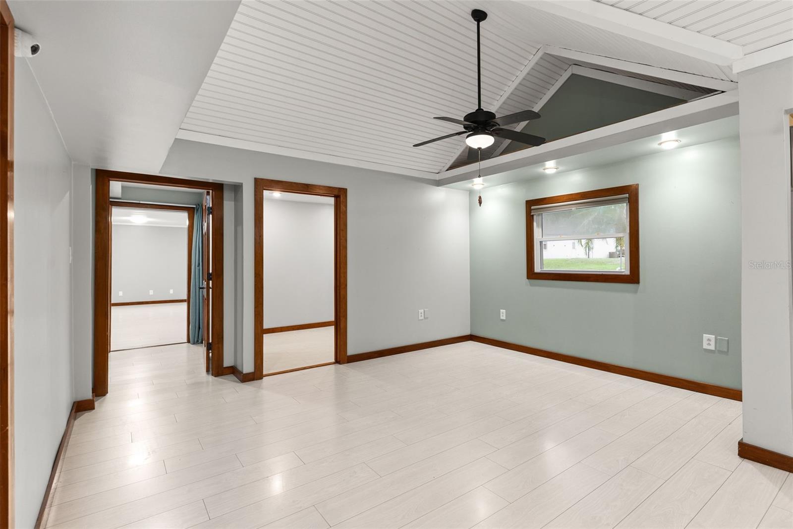 10519 BRIDGEWOOD DR — photo 29