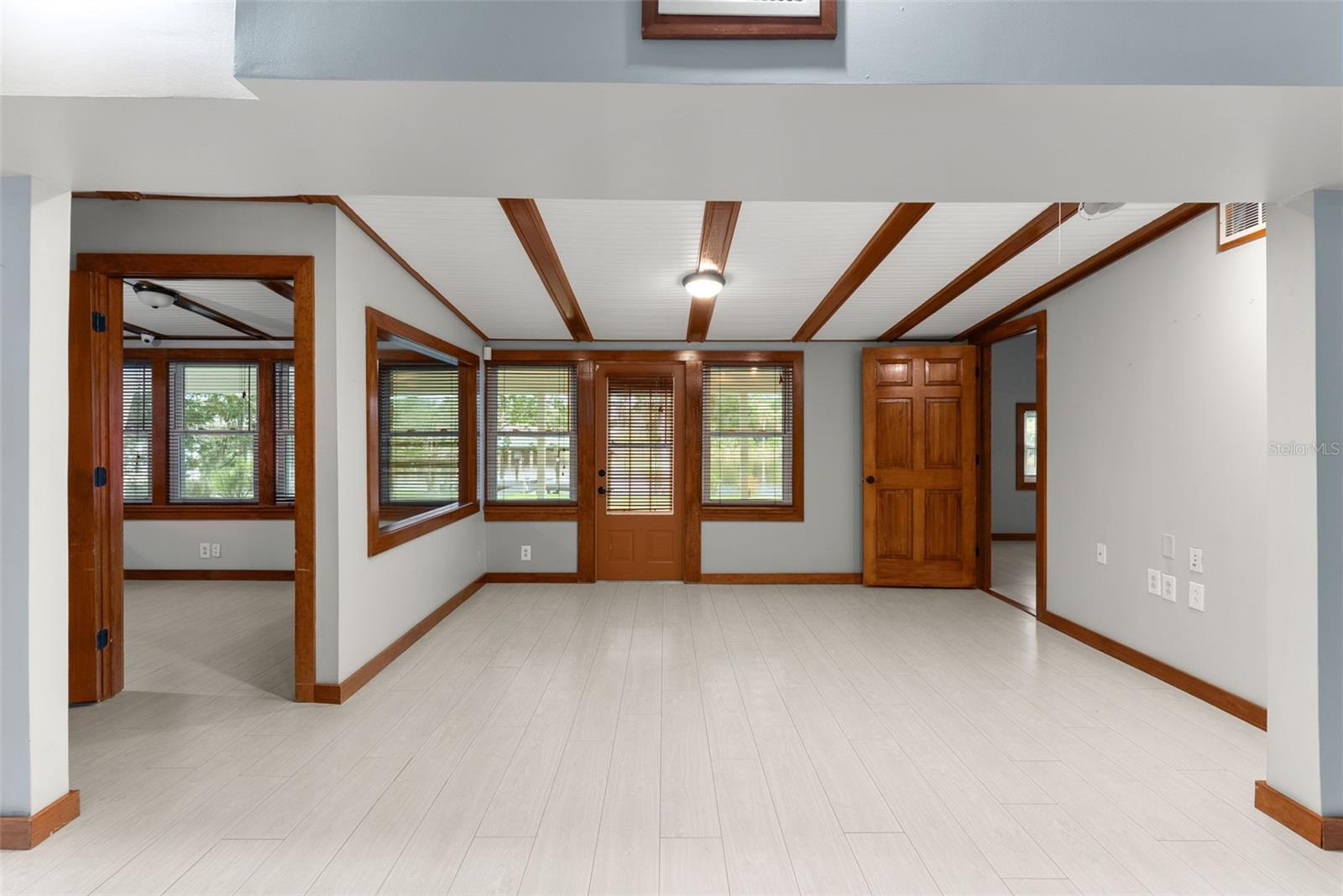 10519 BRIDGEWOOD DR — photo 3