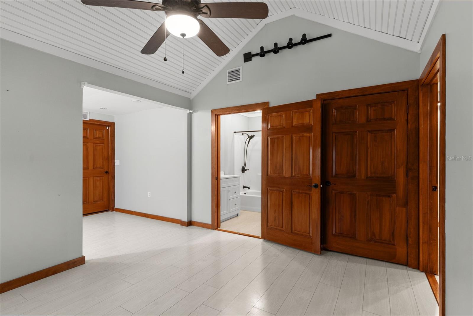 10519 BRIDGEWOOD DR — photo 21