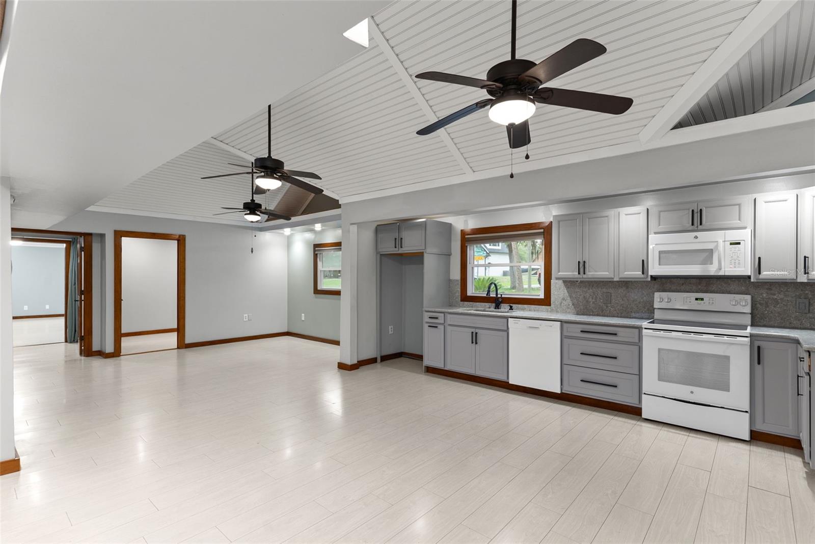 10519 BRIDGEWOOD DR — photo 12