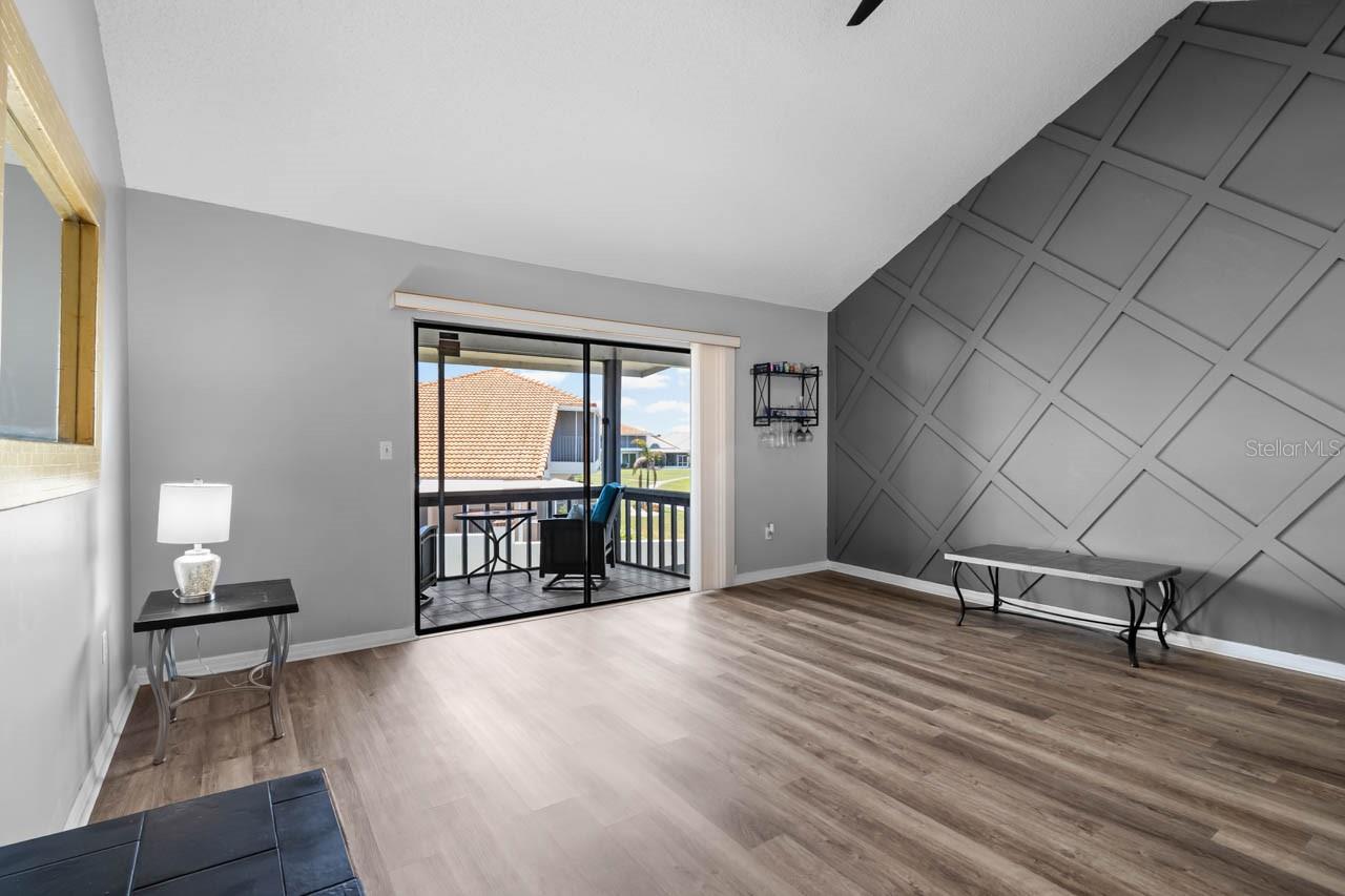 609 LIVELY DR #B — photo 11