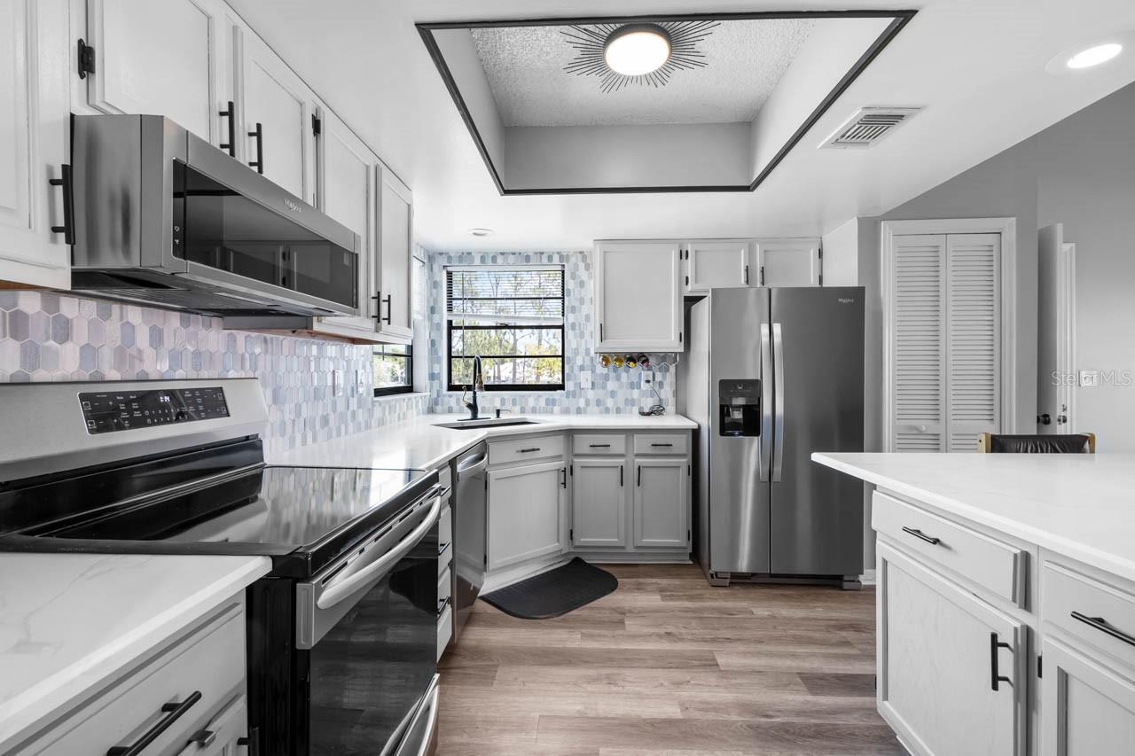 609 LIVELY DR #B — photo 4