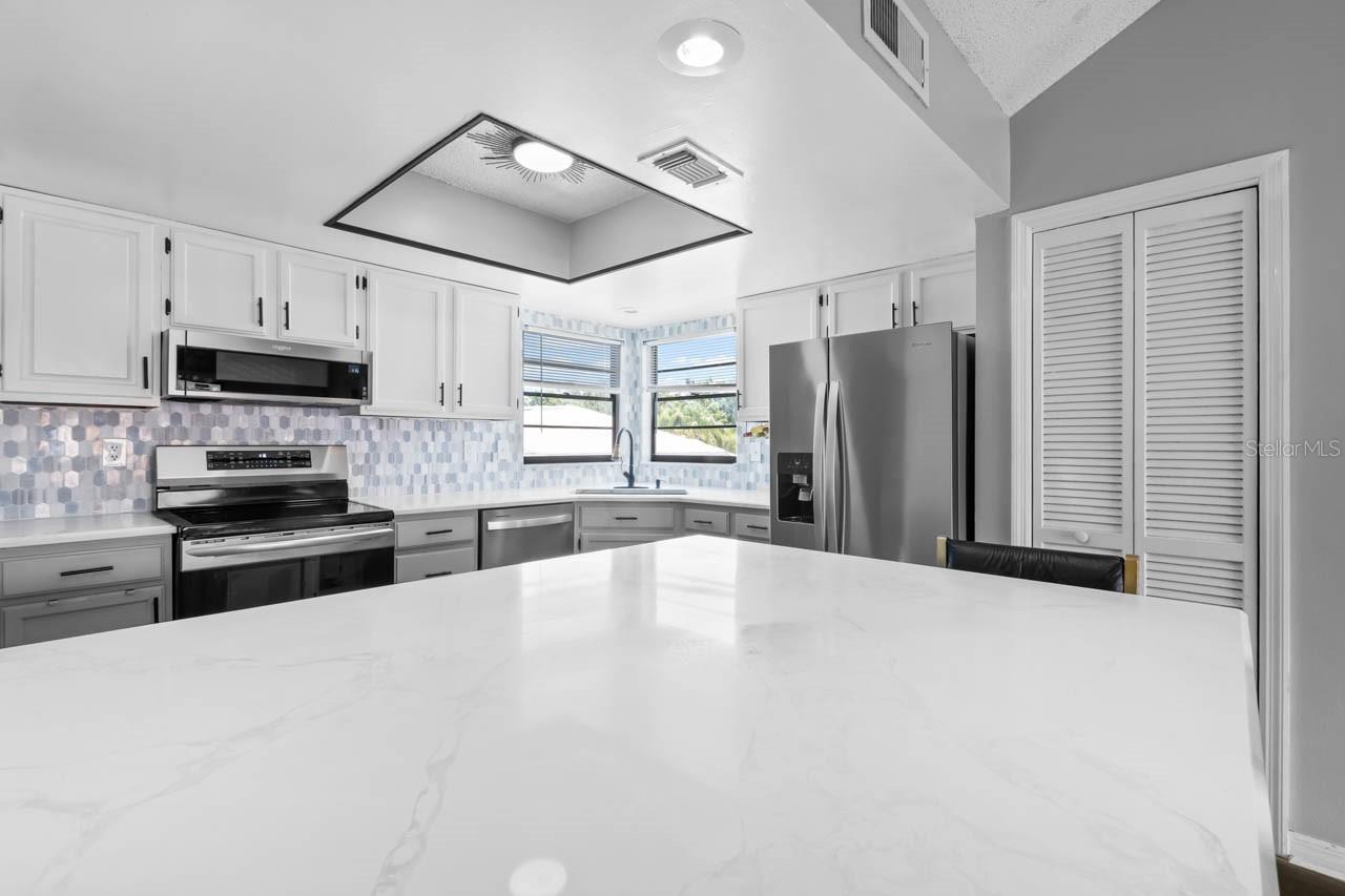 609 LIVELY DR #B — photo 8