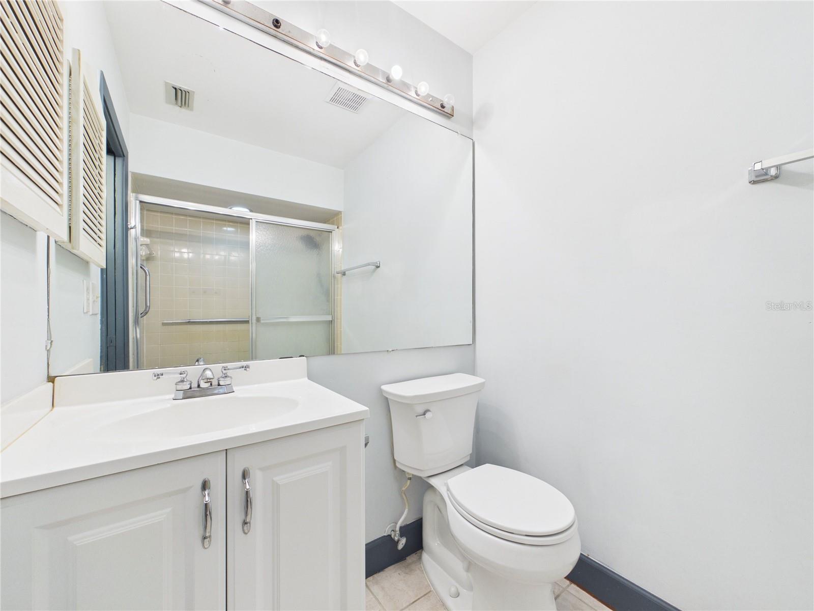 11239 CEDAR HOLLOW LN — photo 25