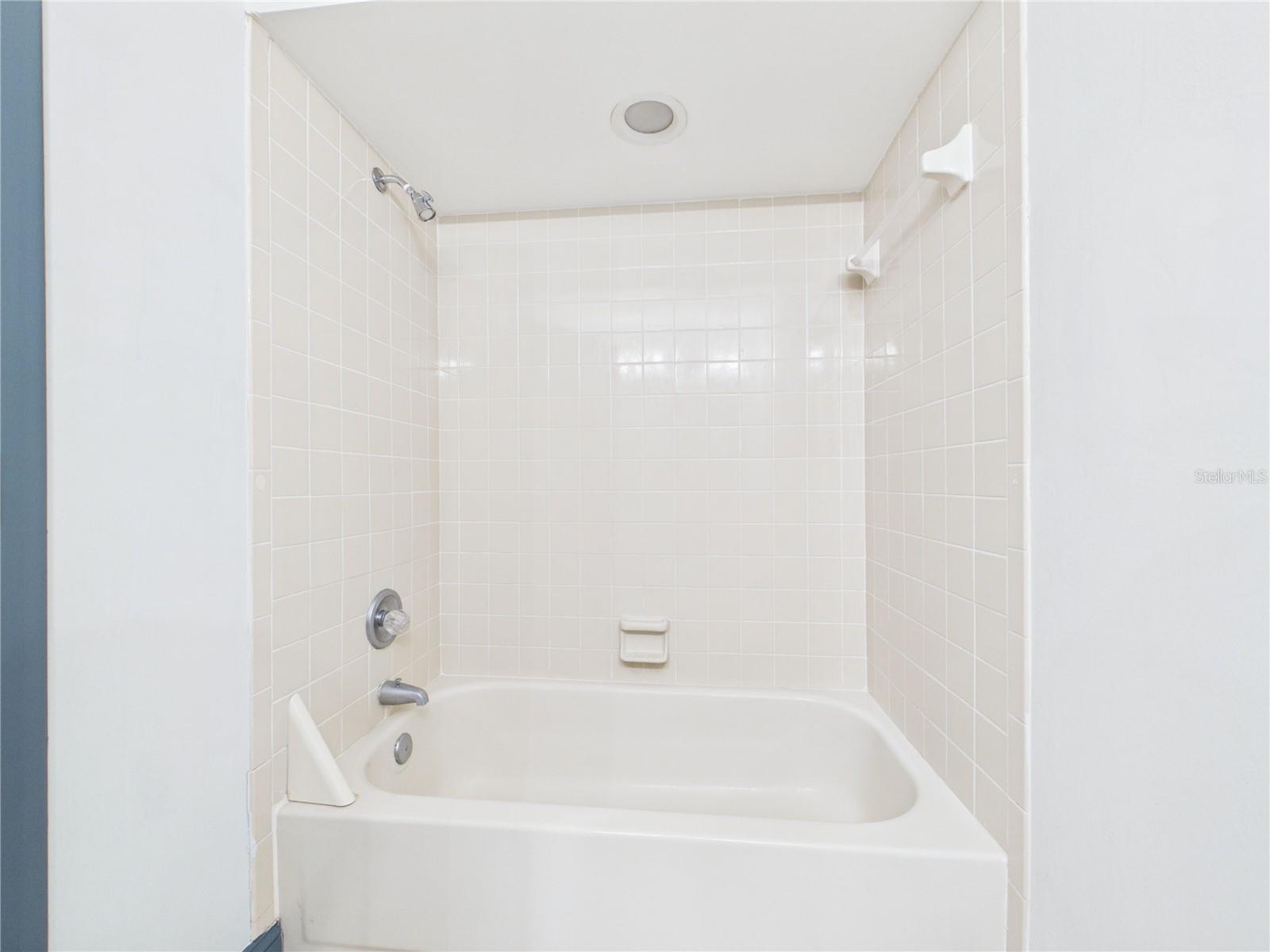 11239 CEDAR HOLLOW LN — photo 37