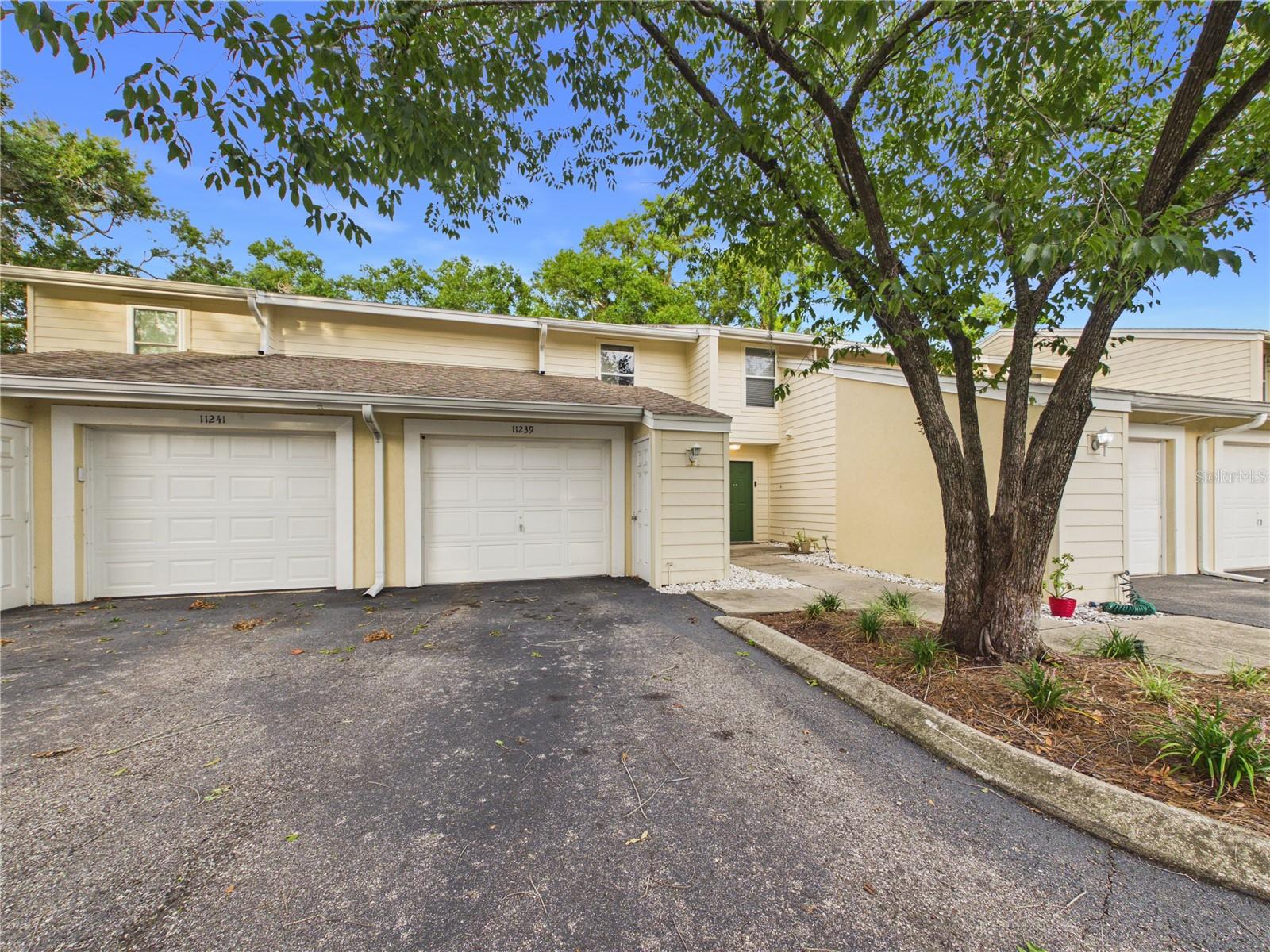 11239 CEDAR HOLLOW LN — photo 2