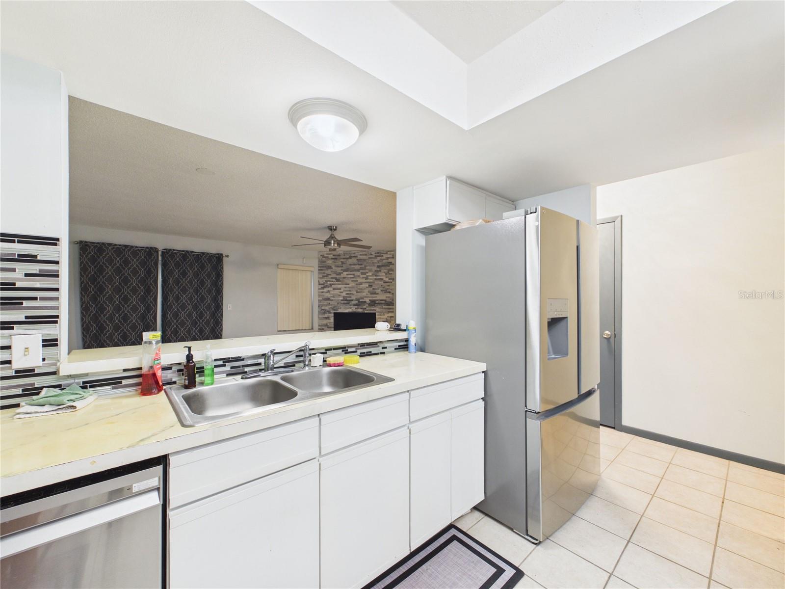 11239 CEDAR HOLLOW LN — photo 9