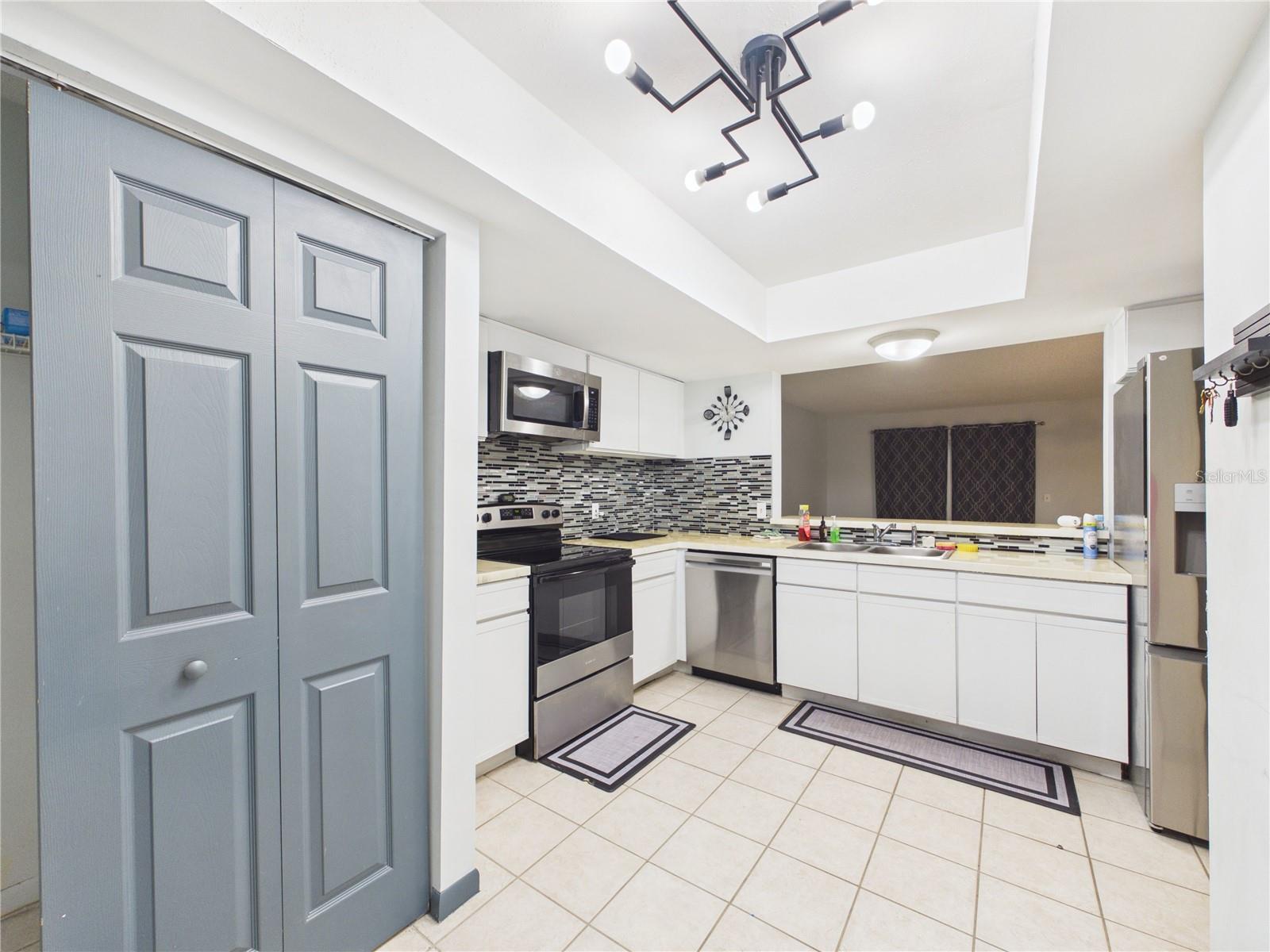 11239 CEDAR HOLLOW LN — photo 7