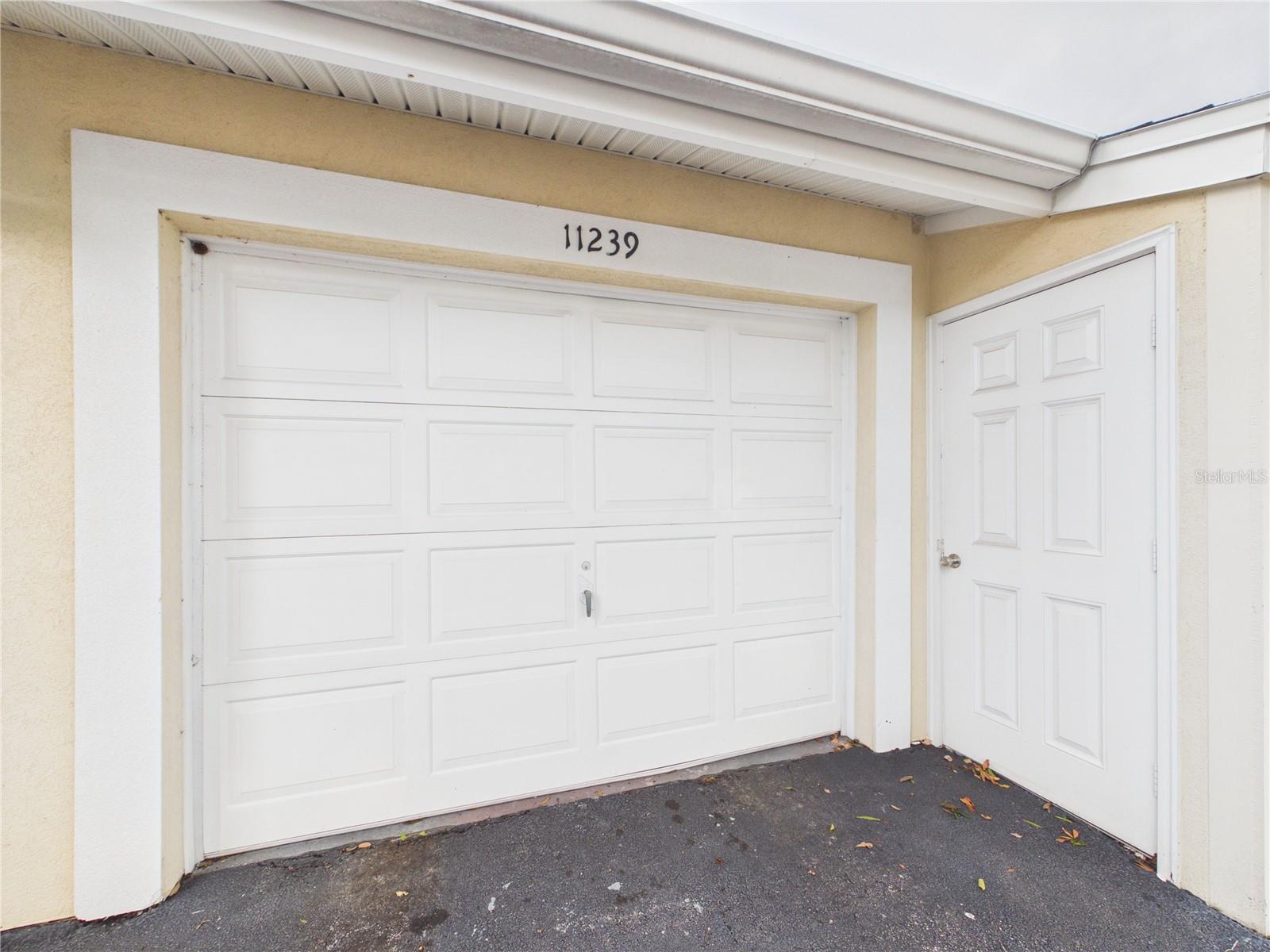 11239 CEDAR HOLLOW LN — photo 3