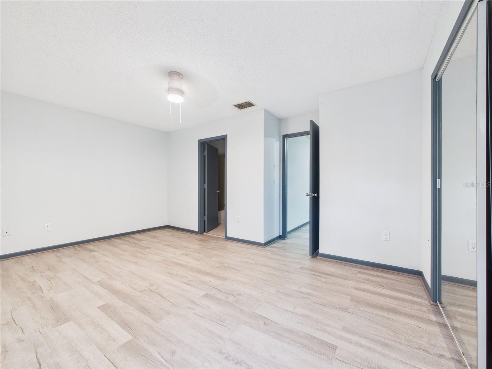 11239 CEDAR HOLLOW LN — photo 35
