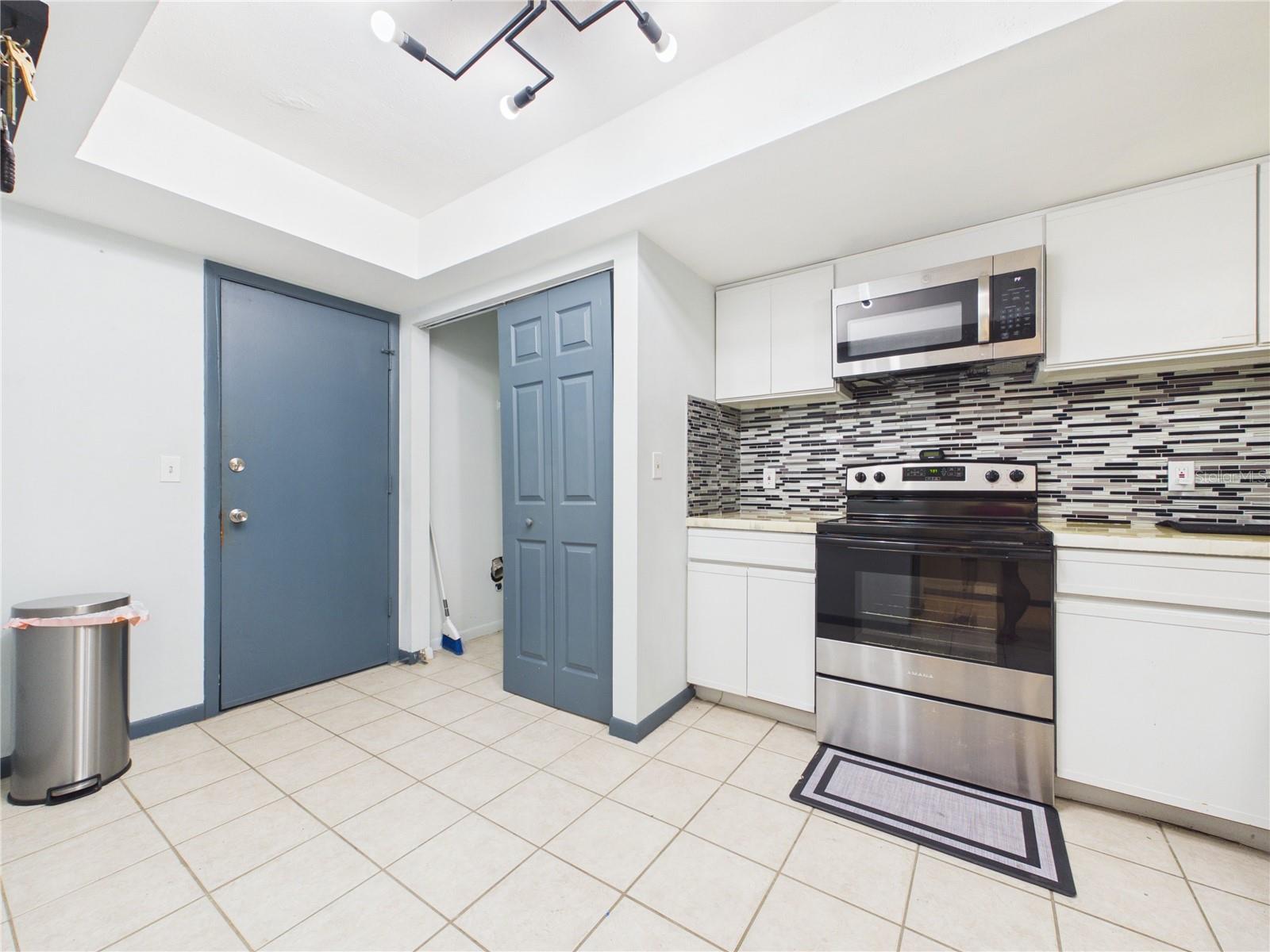 11239 CEDAR HOLLOW LN — photo 15