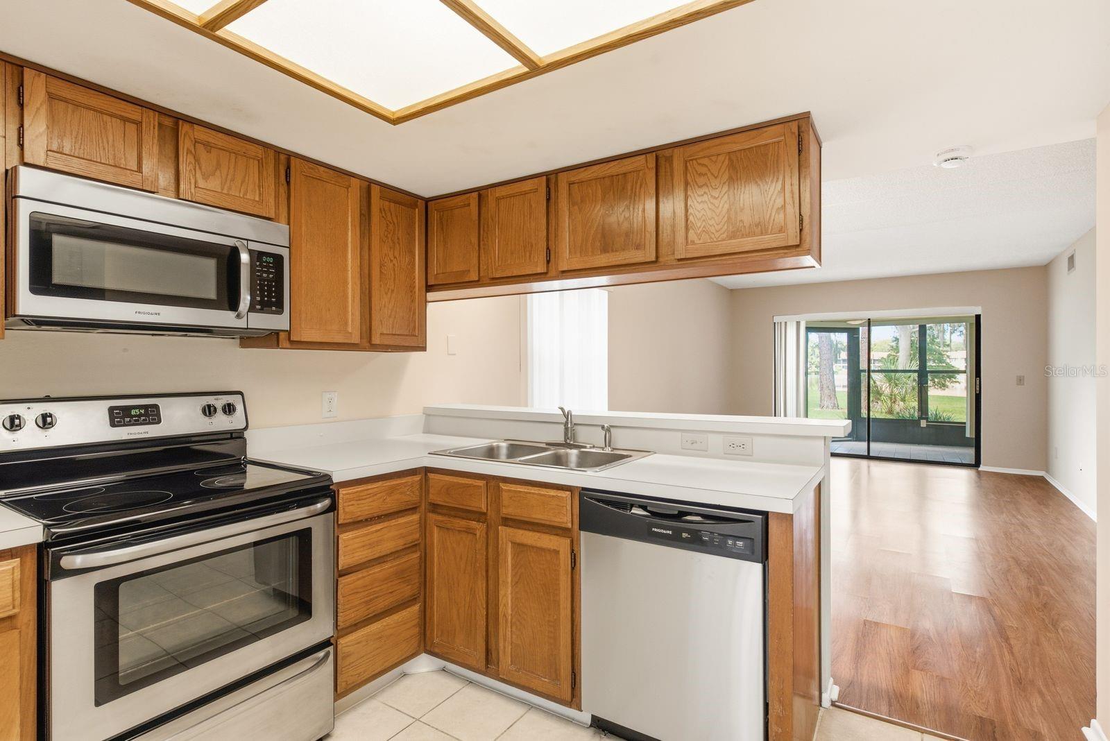 10 WOODLAKE PL — photo 17