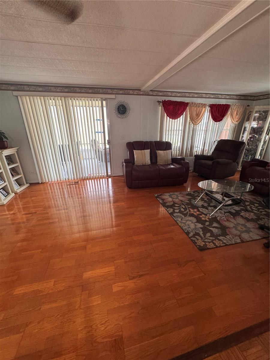 225 DIXIE LN — photo 9