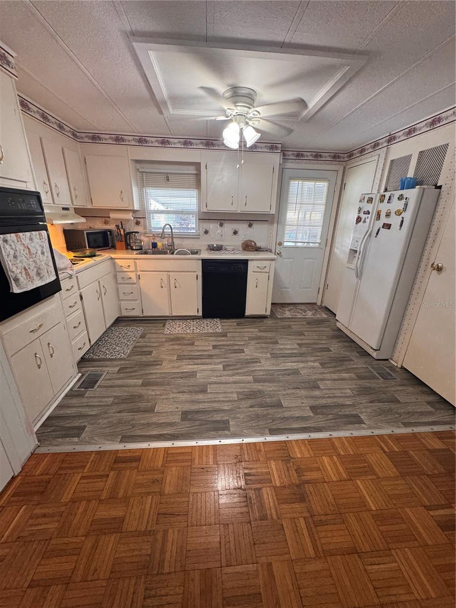 225 DIXIE LN — photo 6