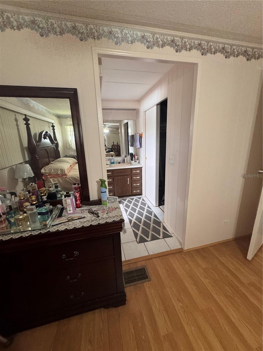 225 DIXIE LN — photo 15