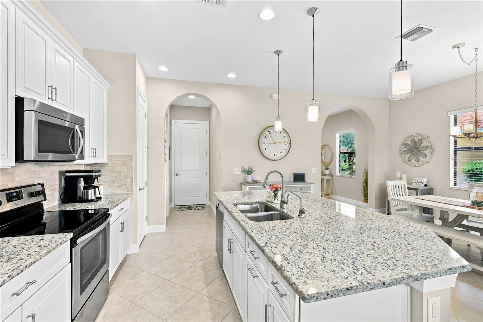 10496 CROOKED CREEK DR — photo 8
