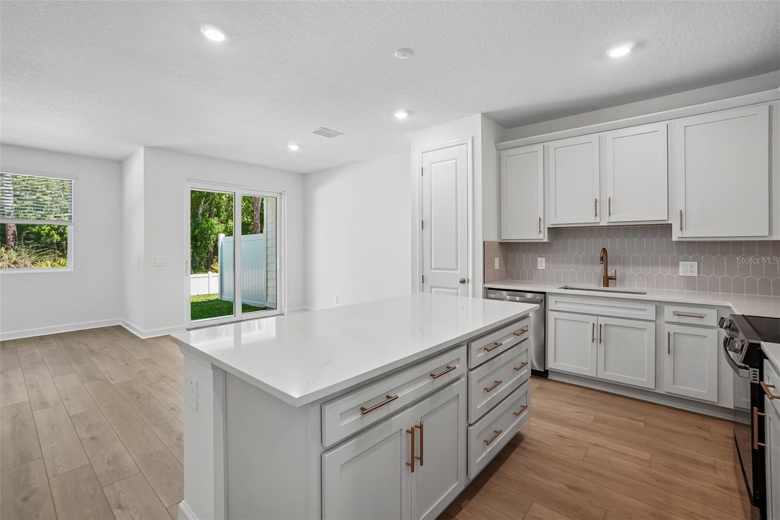 7556 DEER VALLEY CIRCLE — photo 15
